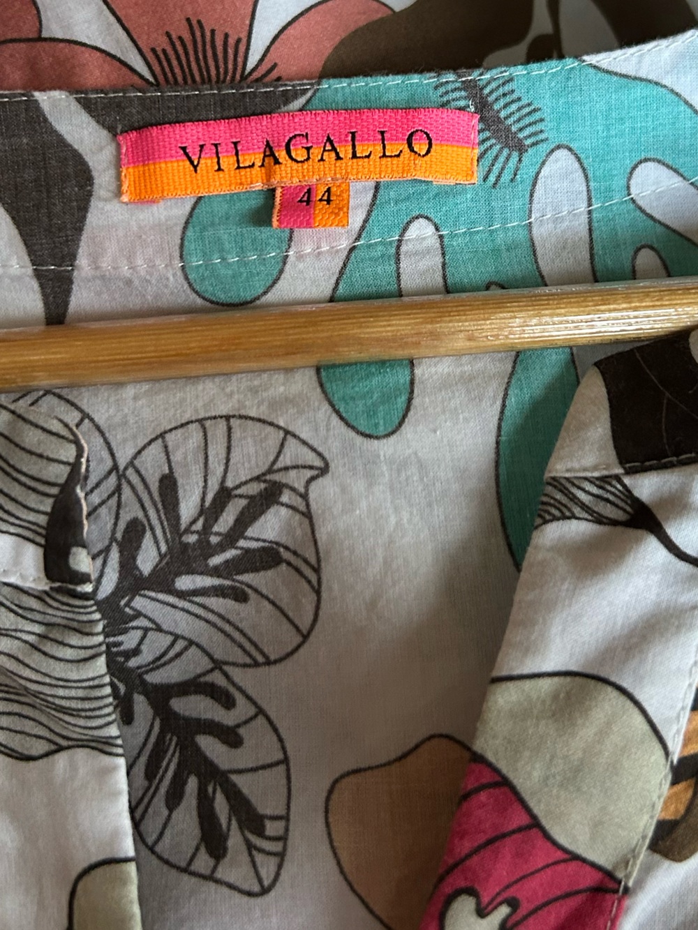 VILAGALLO lucera V Neck Novelty Print top in multi Sz 44 - Picture 13 of 15